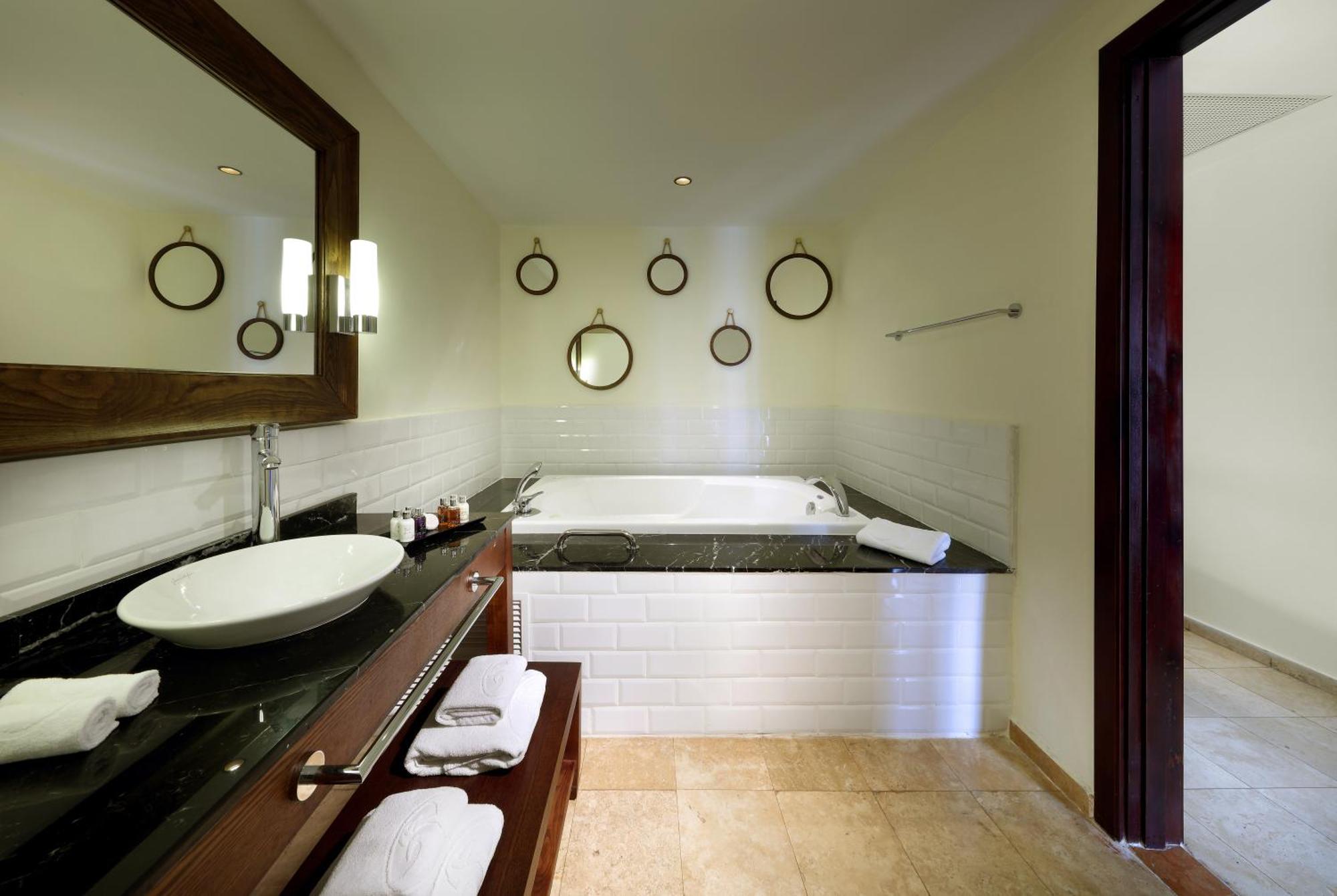 The Signature Level At Grand Palladium Lady Hamilton Resort & Spa Lucea Exterior foto